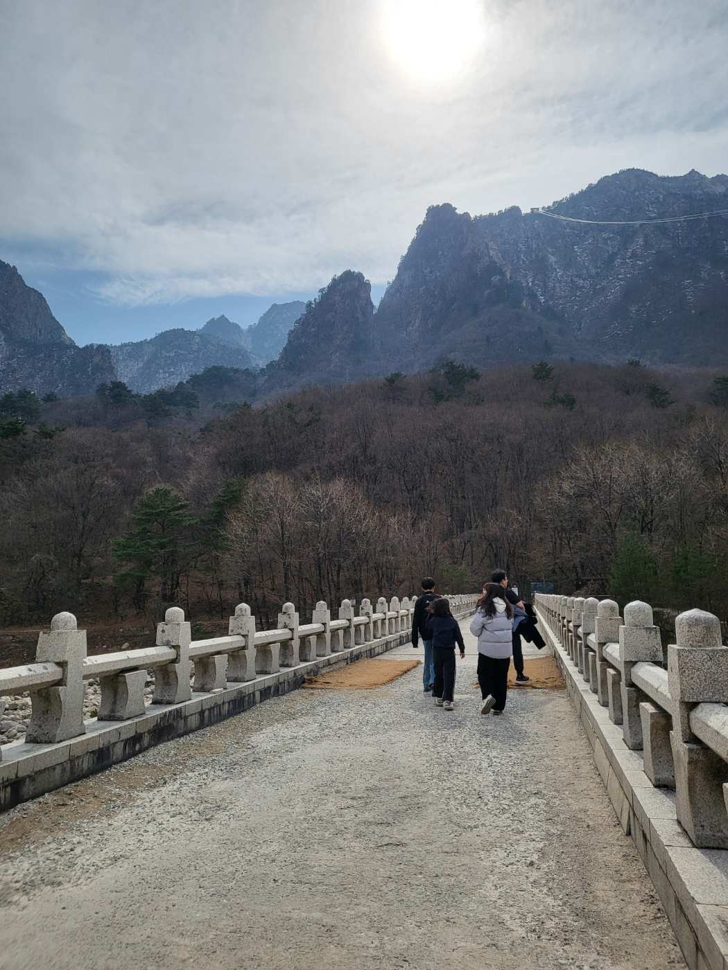 설악산 케이블카 대기 결국 포기! 비룡폭포 대신 선택한 용담폭포와 출렁다리 아이와 함께한 겨울 산행(토요일)