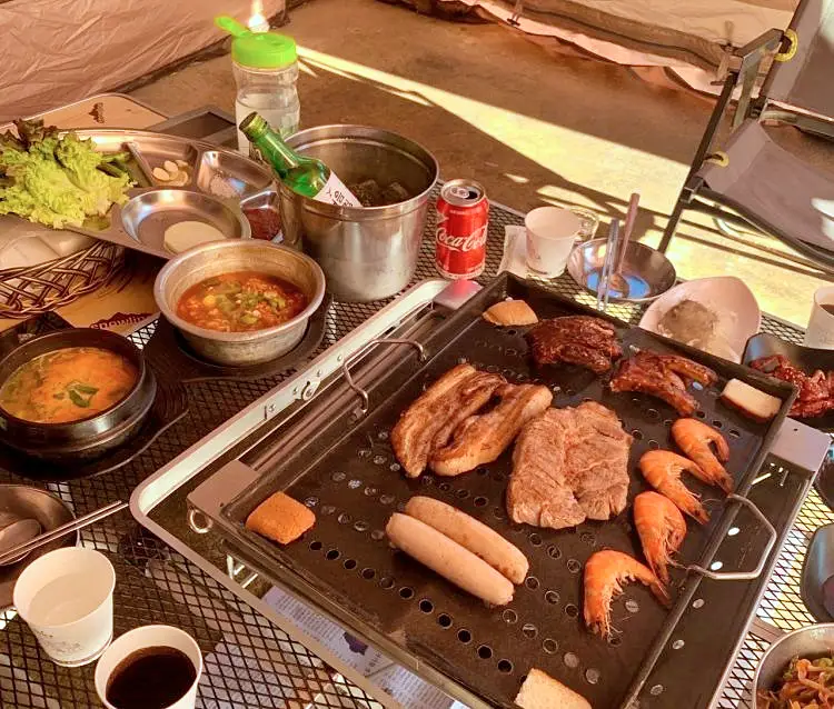 생방송오늘저녁 도봉구 도봉산역 인디언 텐트에서 즐기는 숯불 오겹살 목살 바베큐, 자연산 장어구이 캠핑 래스토랑 맛집 추천