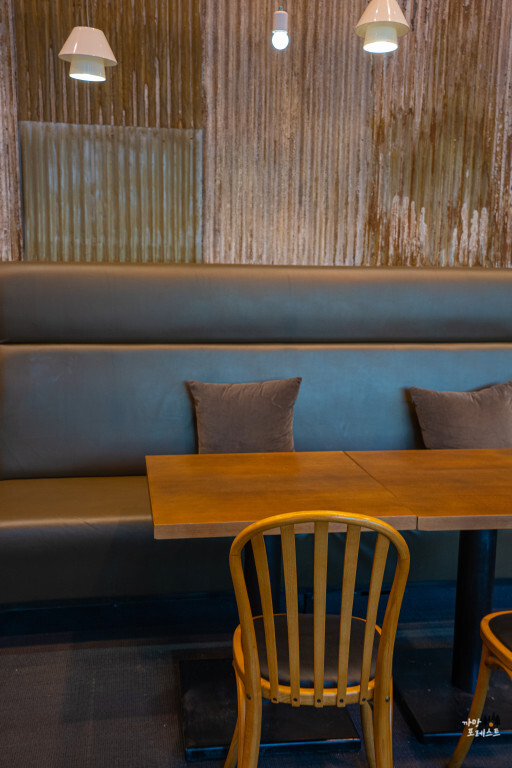 나인블럭 출판도시점 내부