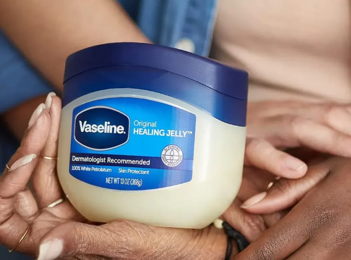 손바닥 위에 있는 바세린