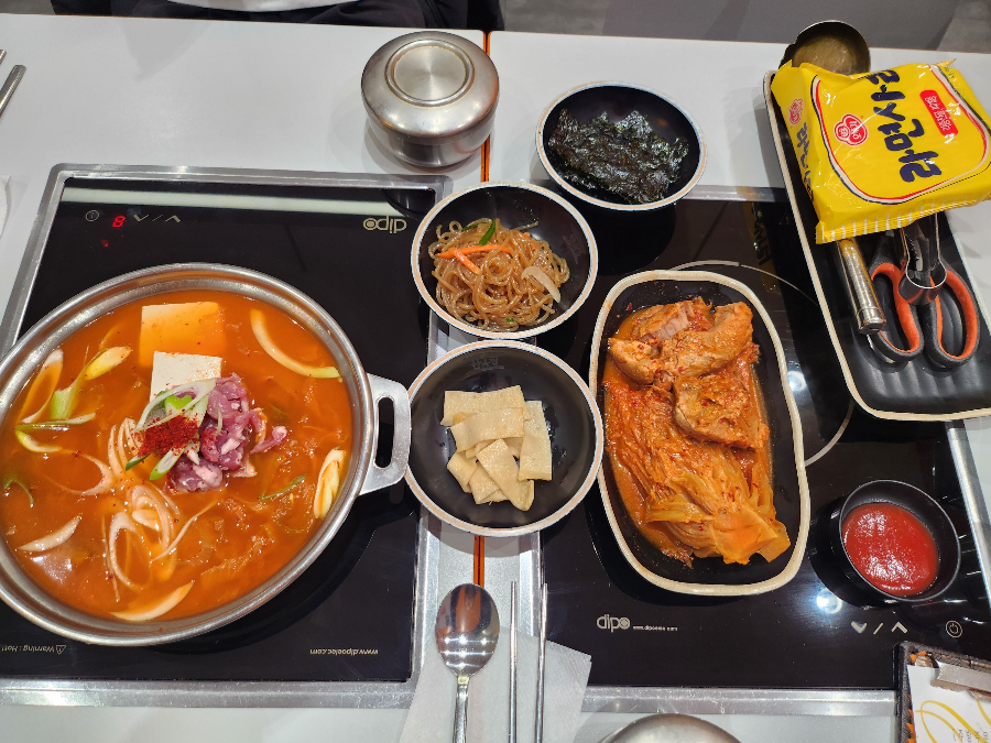 한옥집김치찜 롯데몰, 2인세트메뉴 김치찌개,김치찜, 밑반찬