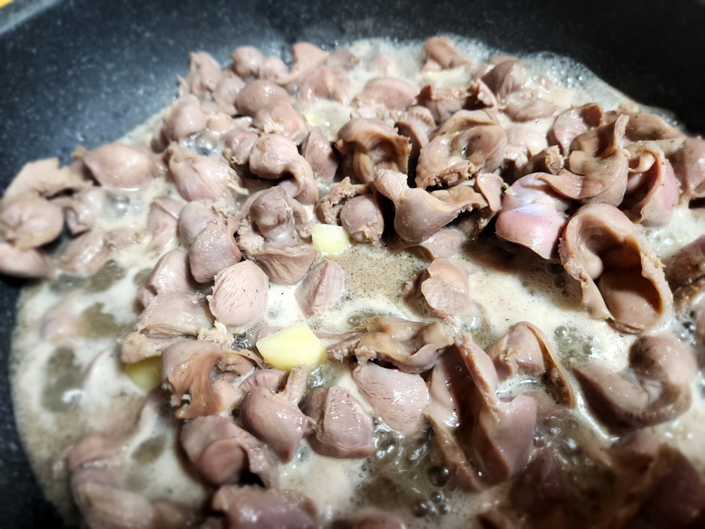 매콤한술안주닭똥집요리