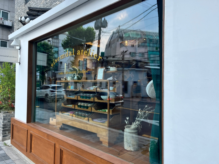 성신여대 한옥 카페 시샘달 아뜰리에 모습