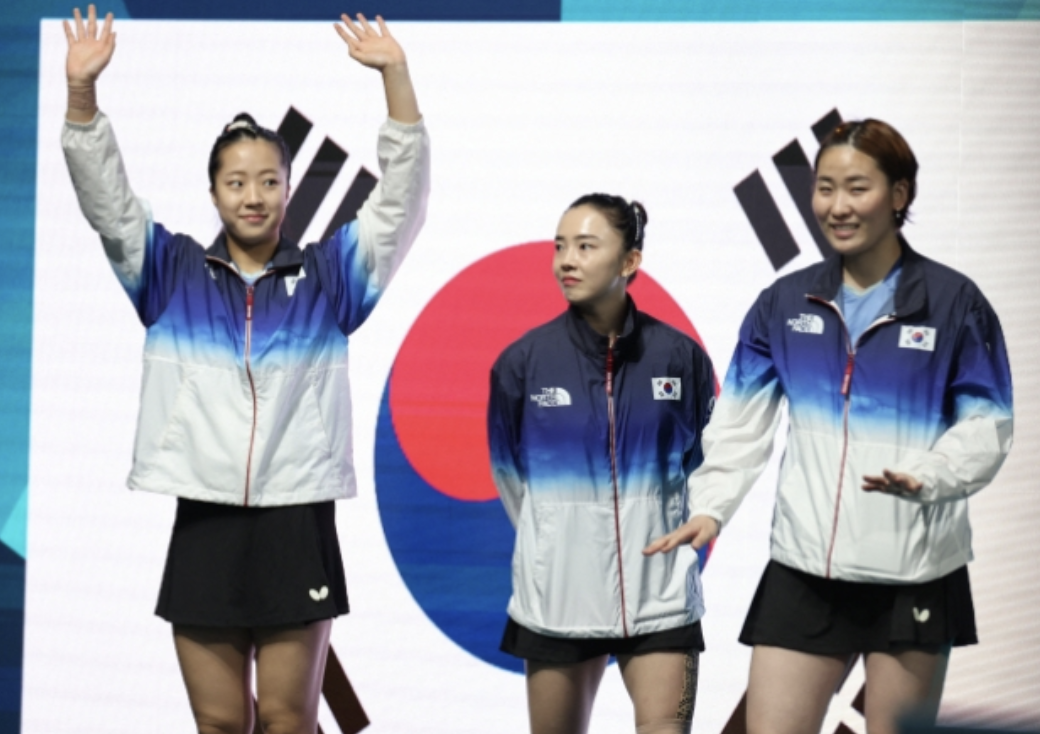 파리올림픽 여자 탁구 단체전 준결승을 앞둔 탁구 여자팀 (왼쪽부터) 신유빈, 전지희, 이은혜 (사진출처.로이터연합뉴스)