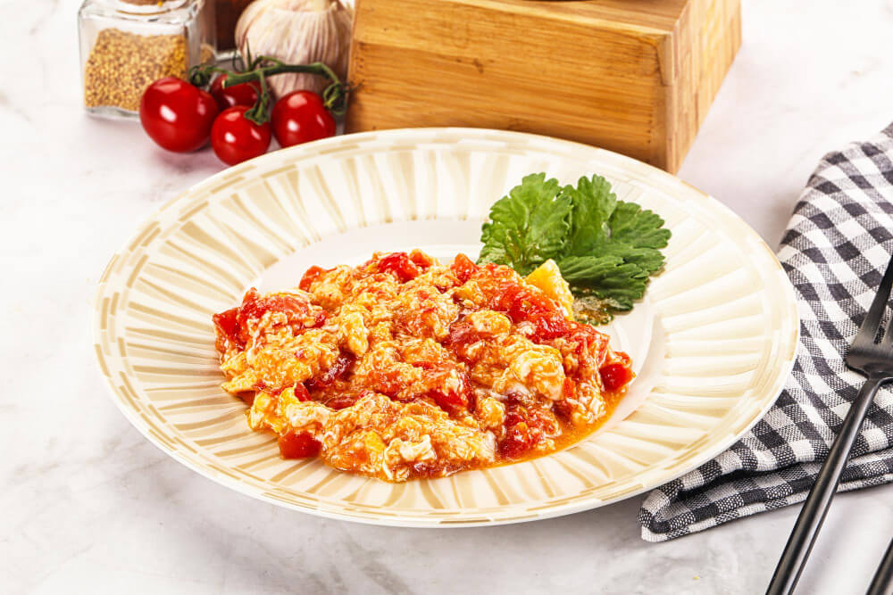 접시에 담긴 토마토계란볶음