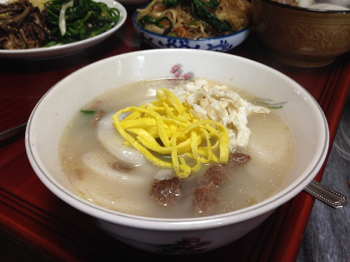 완성된-소고기-떡국