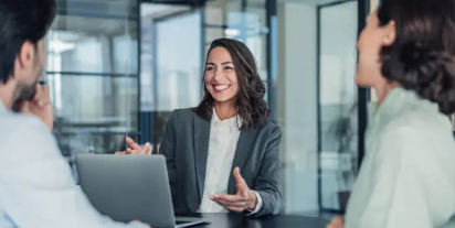 돈 벌기 위해 열심히 일하는 직장인