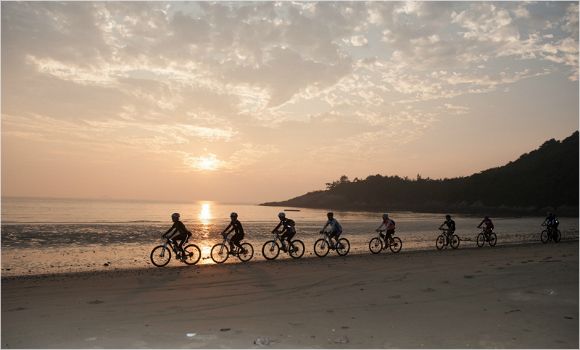 해변 자전거 라이딩 이미지