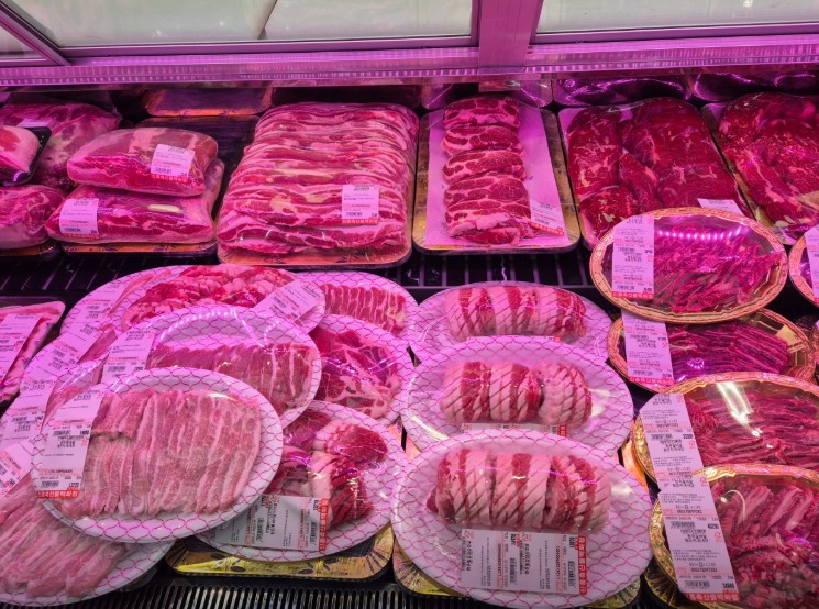 6시내고향 울산신정시장한우우대갈비 냉장고에 들어 있는 모습