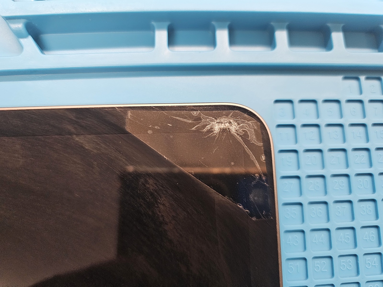 아이패드 3세대(A2377) 액정파손 자가교체