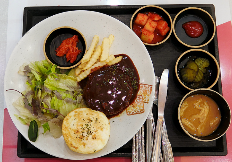 1. 횡성휴게소 – 한우떡더덕스테이크 (영동고속도로)