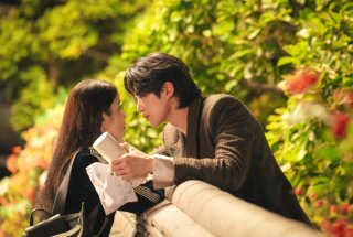 아이유 변우석 웨딩 화보 엘르 잡지 21세기 대군부인