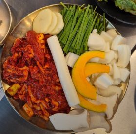 화성특례시 돌판 오리양념주물럭 맛집 &#124; 2TV 생생정보 나온 장지리오리농장