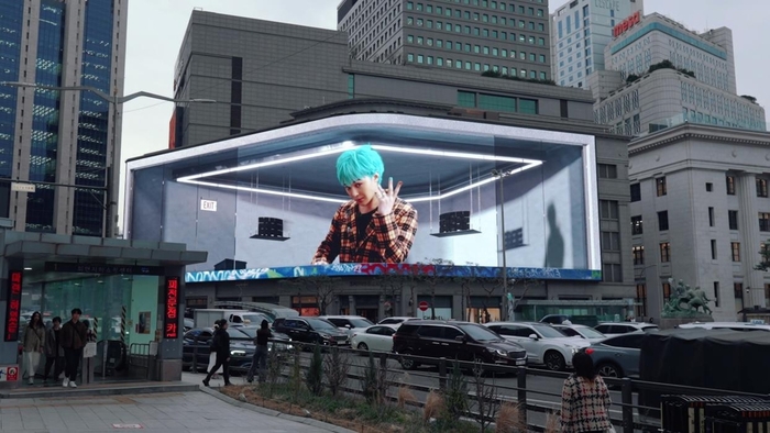 지드래곤 협업 영상으로 매시각을 알리는 신세계백화점.