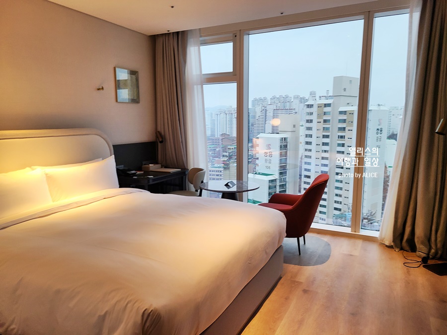 한강뷰 호캉스 호텔 나루 서울 엠갤러리 부아쟁 레스토랑 인피니티풀 추천