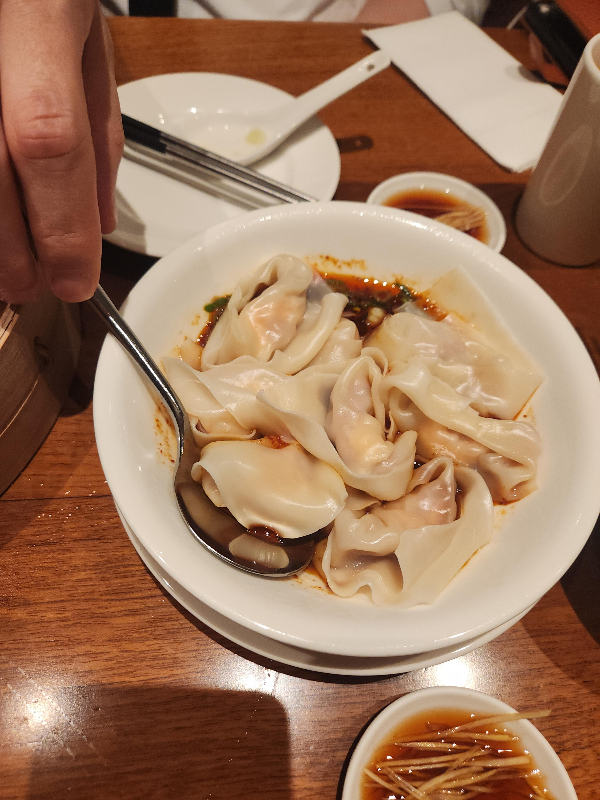 타이베이 샤오롱바오와 대판 야끼: 딘타이펑 vs Goodbeitao, 歐林 vs Mosun Teppanyaki_딘타이펑_홍유초수이