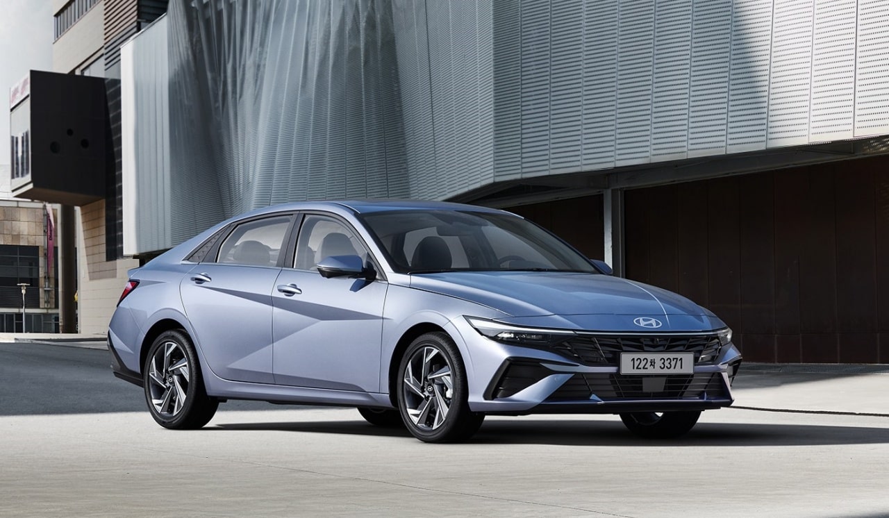 더 뉴 아반떼가 2년 만에 출시됐습니다.