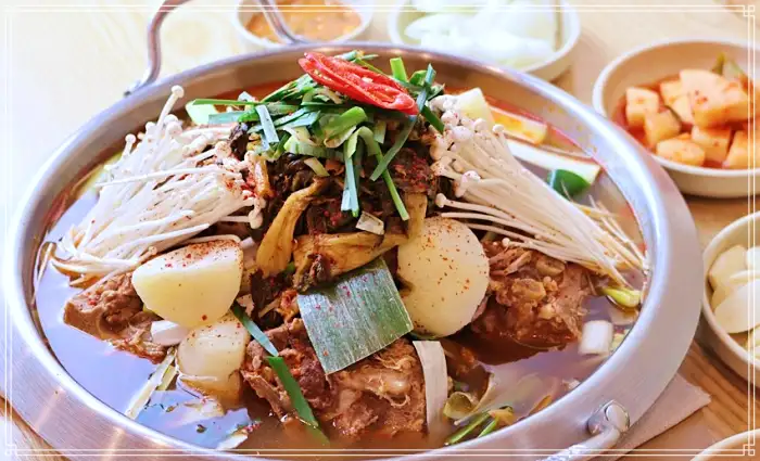 인천 송도 맛집 주린 배를 채워 줄 푸짐한 한 그릇 뚝배기 해장국