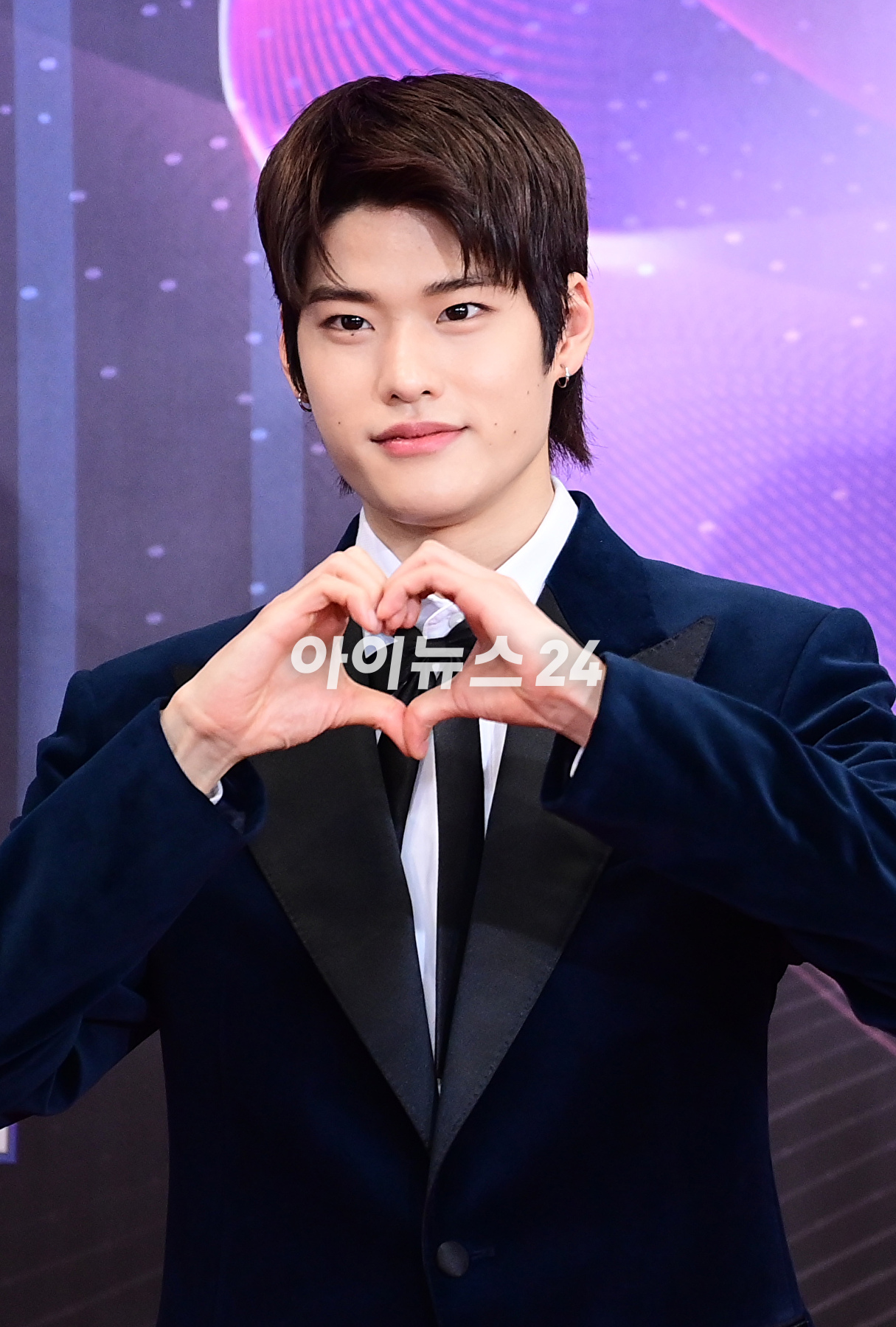 그룹 라이즈(RIIZE)가 15일 오후 서울 여의도 KBS홀에서 열린 '2023 뮤직뱅크 글로벌 페스티벌' 레드카펫 포토월 행사에 참석하고 있다. [사진=정소희 기자]