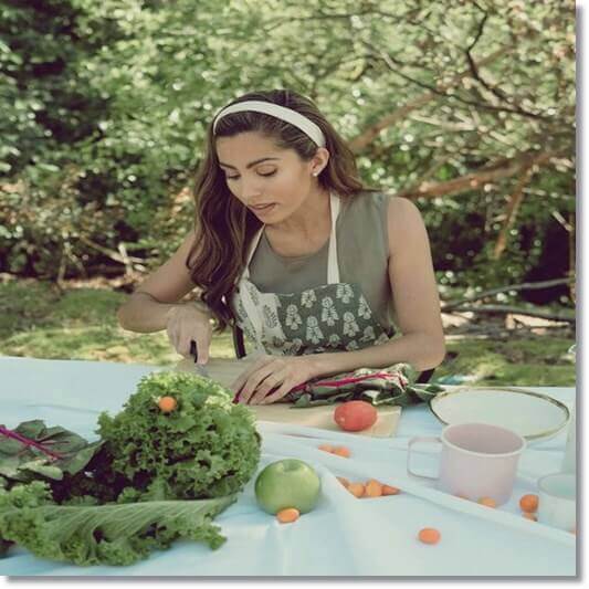 미리세틴 음식을 준비하는 주부