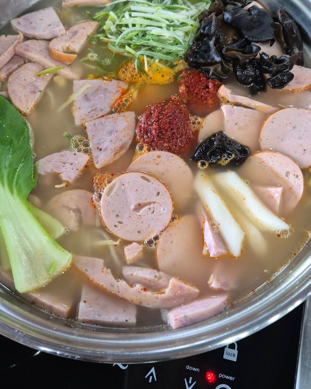 식객 허영만의 백반기행 귀궁 육성재와 함께한 춘천 밥상 춘천 부대찌개 맛집 춘천 권바우부대찌개