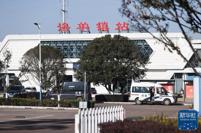 昆明 로양진(洛羊镇)역 시험 열차 충돌 사고…11명 사망, 2명 부상