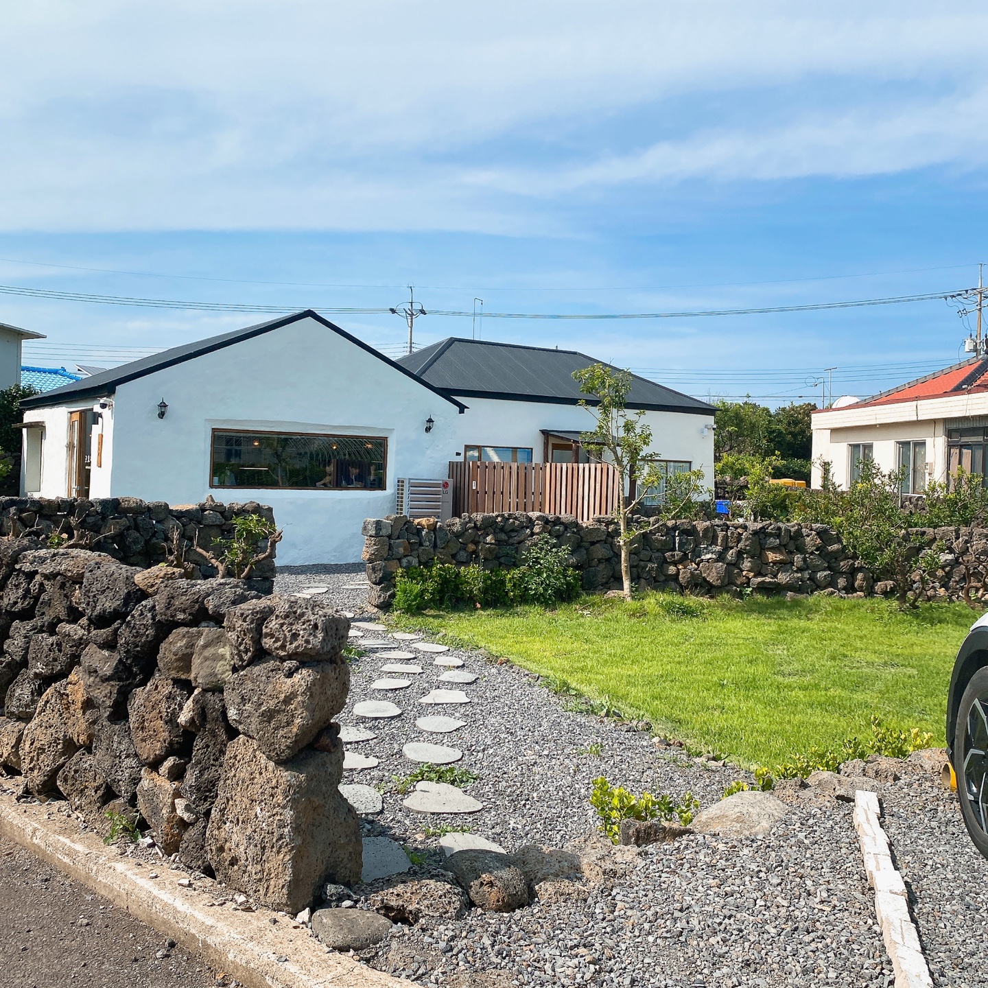 제주 서귀포 성산 혼인지 돌창고 개조 돌집 카페 고요히