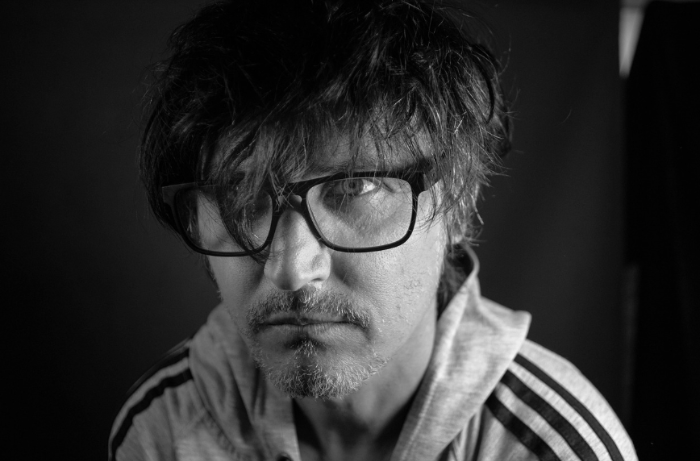 만성피로로 지친 표정을 짓는 남성 모습 건강 피로 관리 이미지