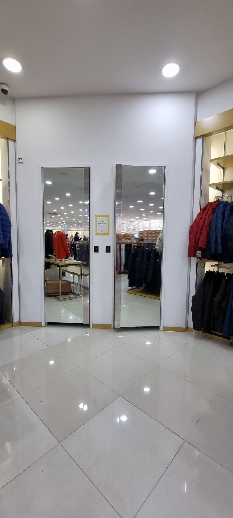 루이까스텔-피팅룸