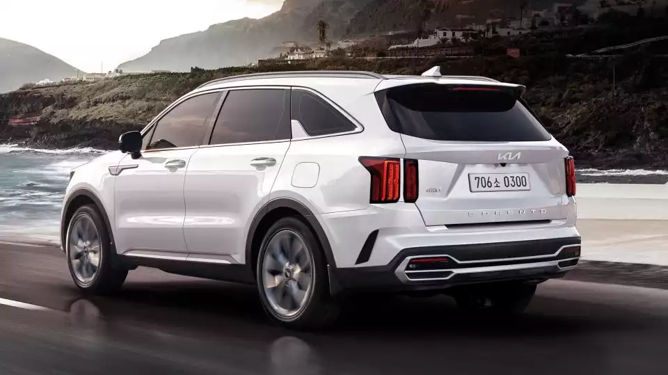 기존 MQ4 쏘렌토 측후면입니다.