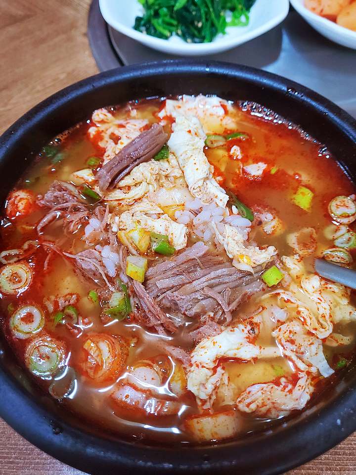 토요일은 밥이좋아 예산 삽교 옛날 국밥 맛집 해장국 먹으러 왔다가 소주 안주 각 예산10미 현지인 추천 토밥 좋아 방송정보