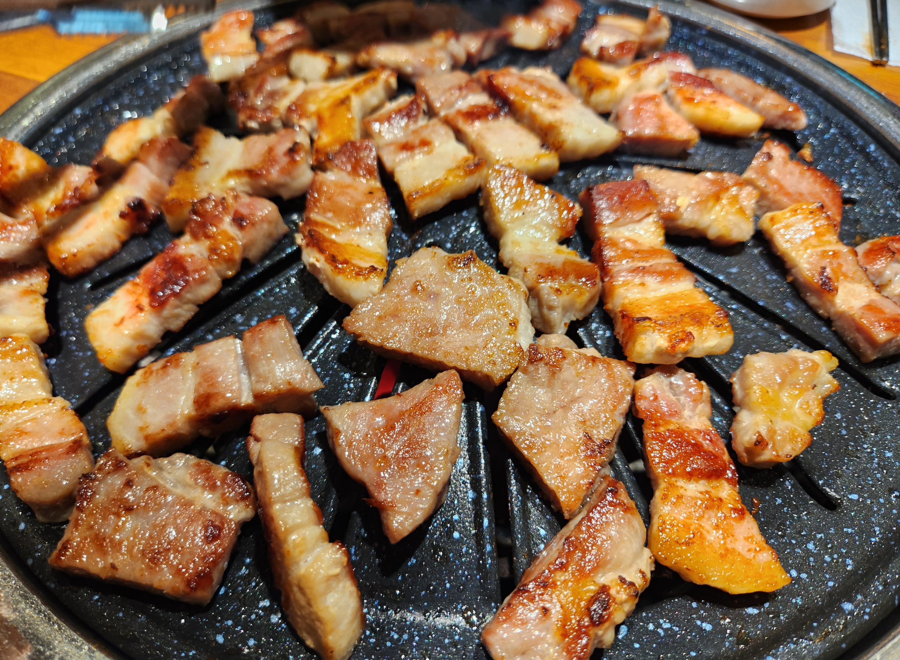 용인 남사읍 고기싸롱 잘 익은 삽겹살과 목살구이
