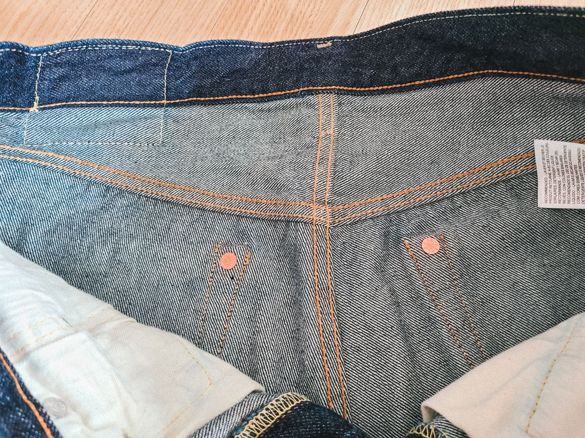 히든 리벳 디테일