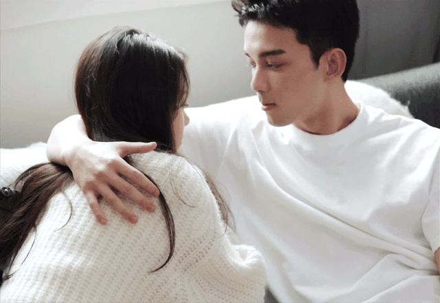 서로를 바라보는 오뢰와 조금맥