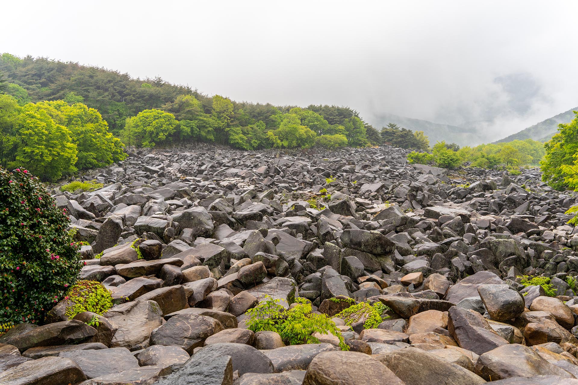 경남 밀양 만어사