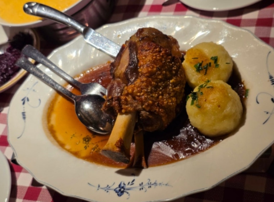 뮌헨 맛집 추천 : 시청사 지하의 레스토랑 '라츠켈러'