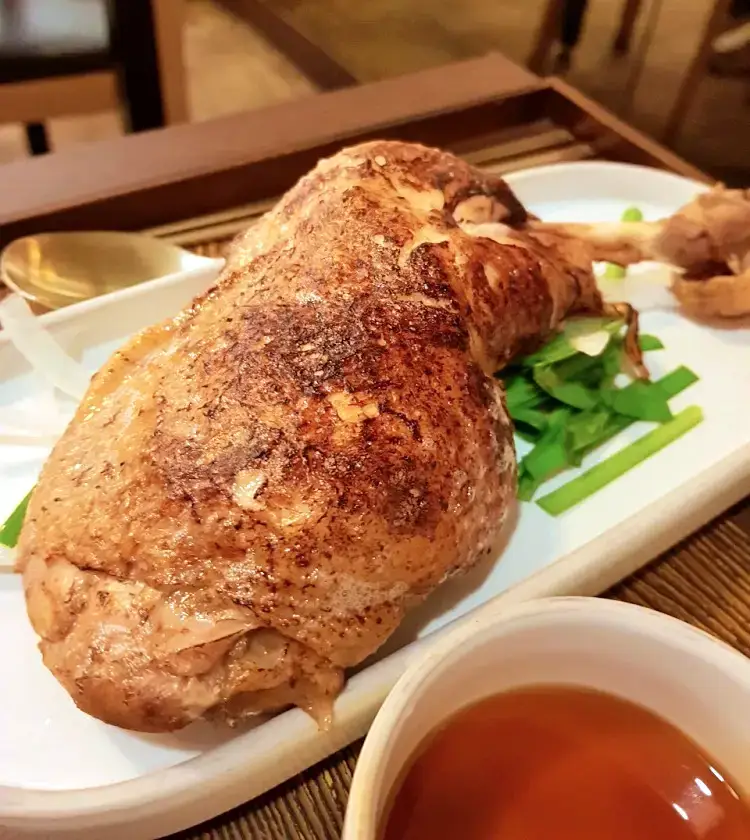 줄서는식당 한혜진 추천 옥수수면 부드러운 닭다리 살 조합 얼큰 우사골옥면, 들기름 비빔옥면, 닭무침, 냉옥면 맛있는 식당 강남구청 논현동 맛집 소개