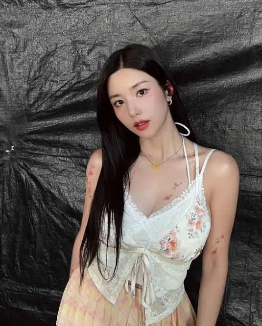 권은비 프로필 워터밤 화보