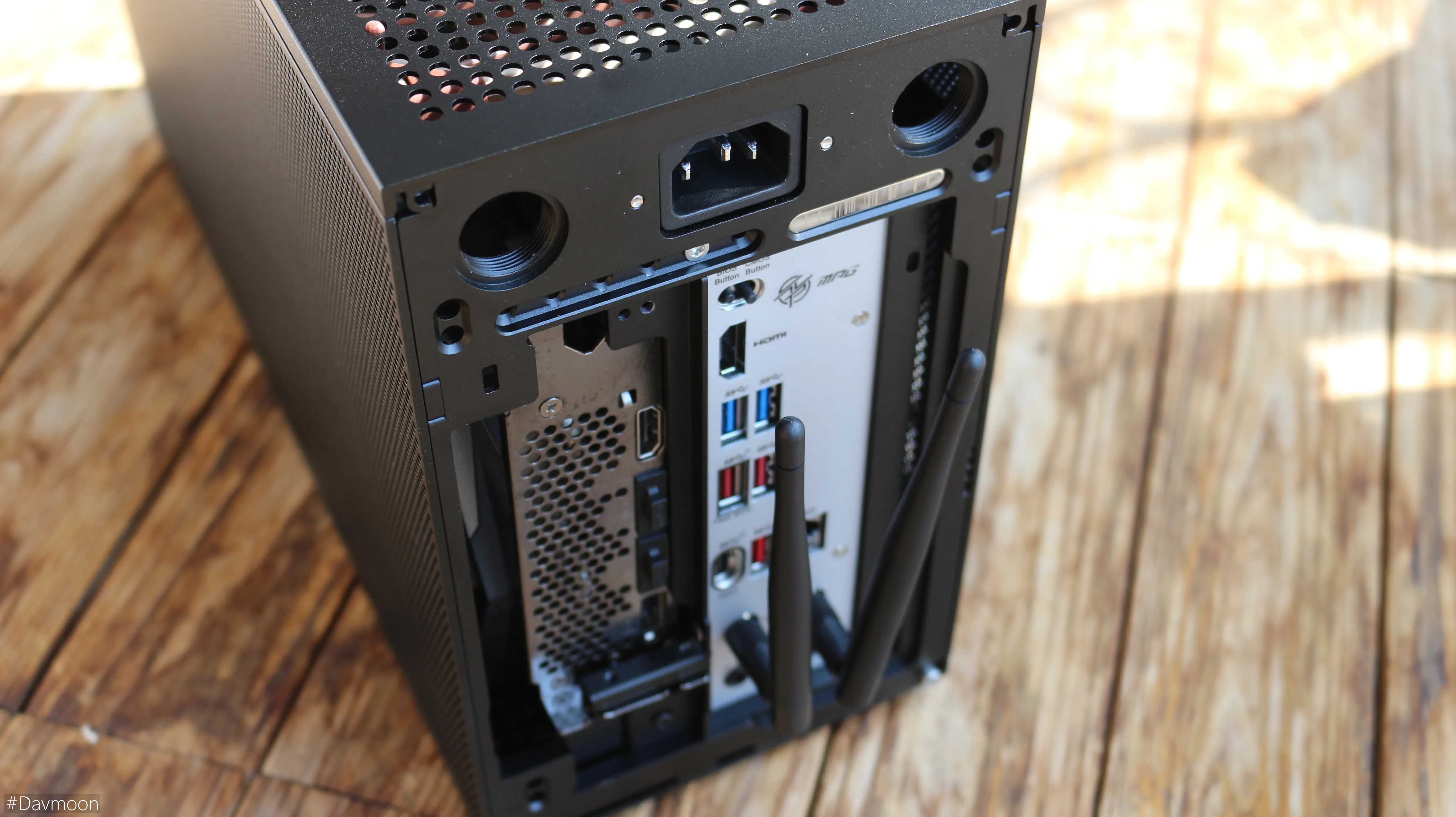 formd t1 v2 연출 사진 발코니 후면 확대