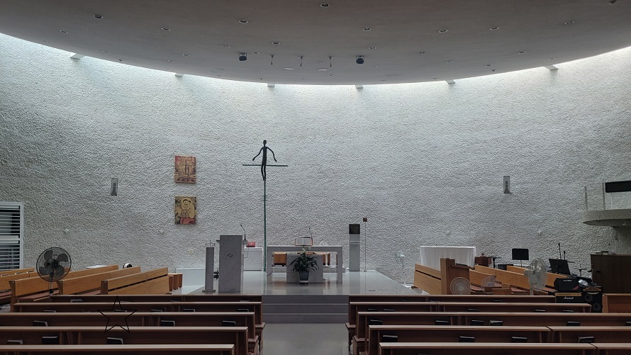 강릉 초당성당 성전 안 십자가, 제대, 제단, 감실 사진