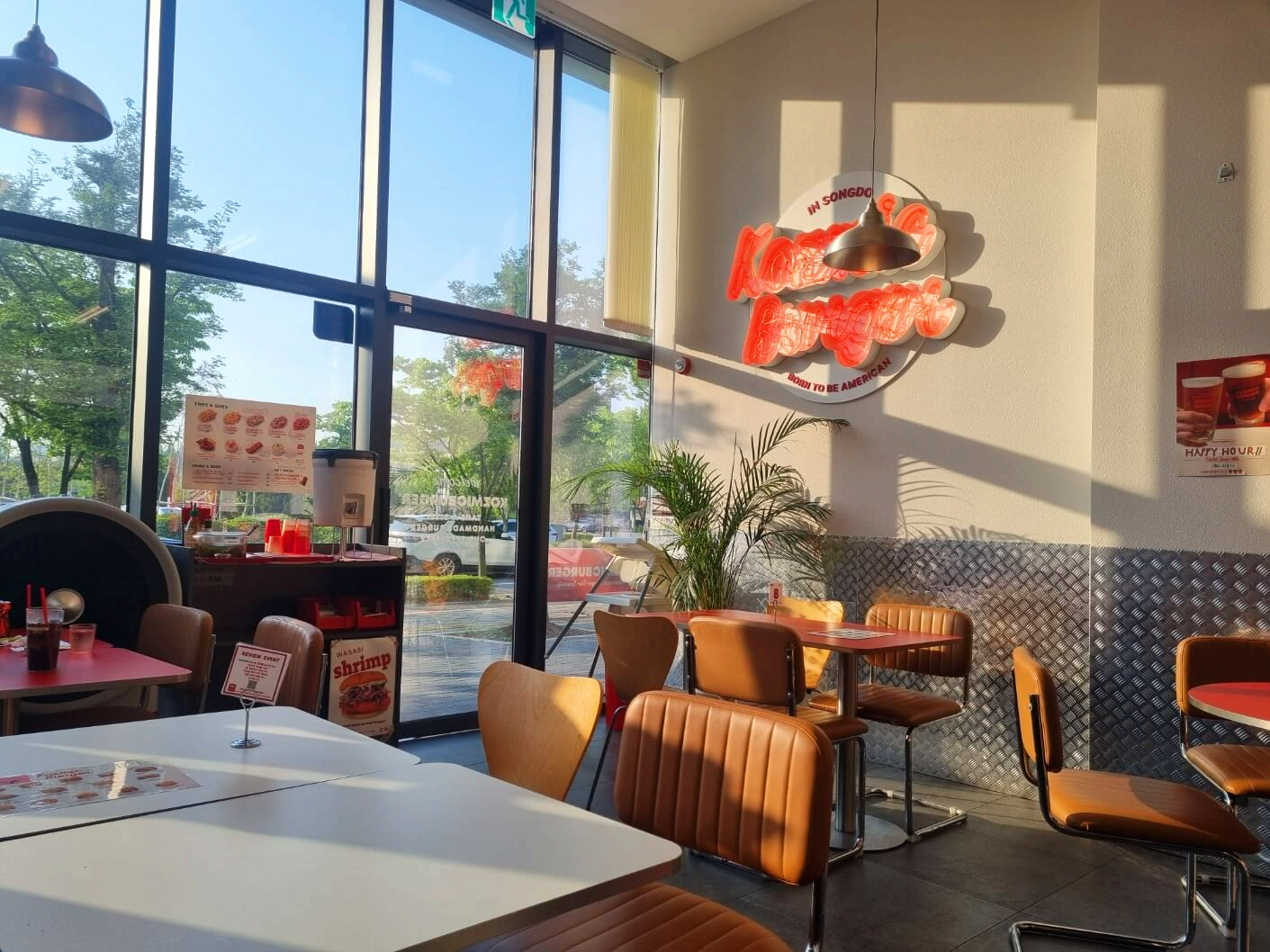 코즈믹버거-내부