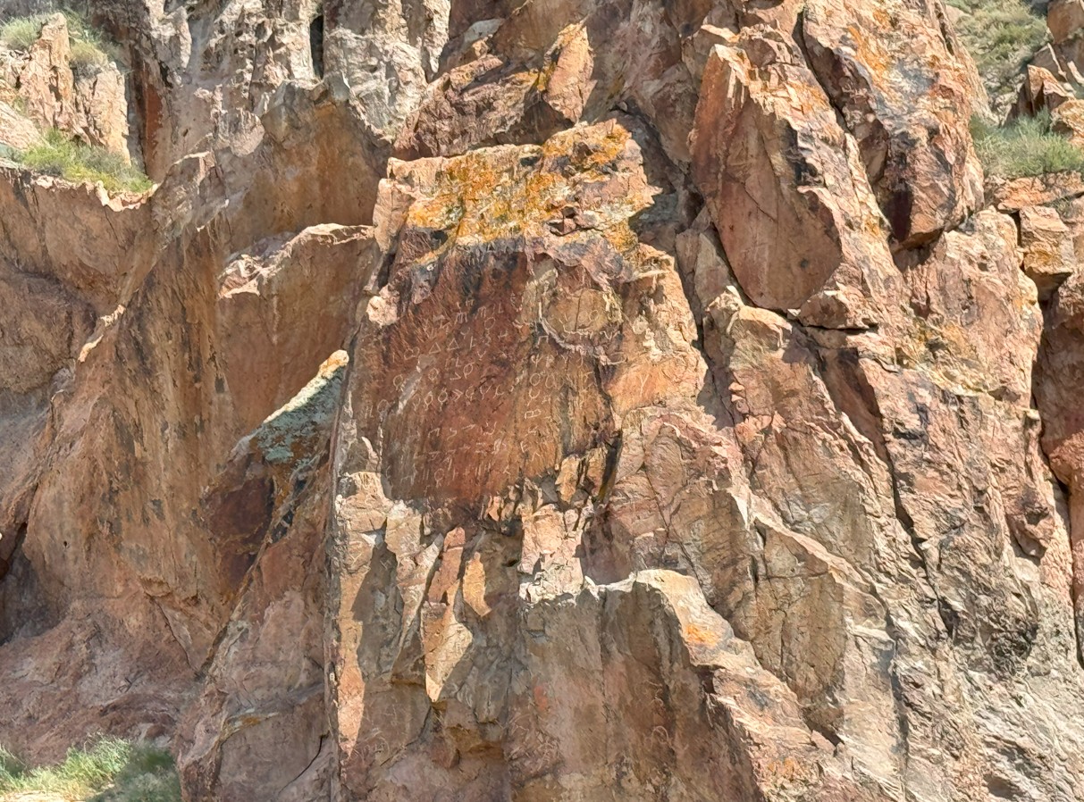 카자흐스탄 Tamgaly-Tas 암각화 사진1