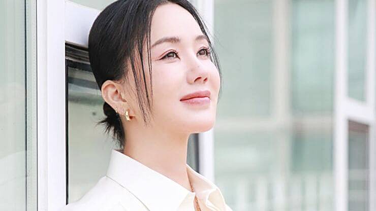 가수-겸-배우-엄정화