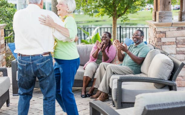 AI 기반 헬스케어 직업이 고령화 사회에 미치는 영향