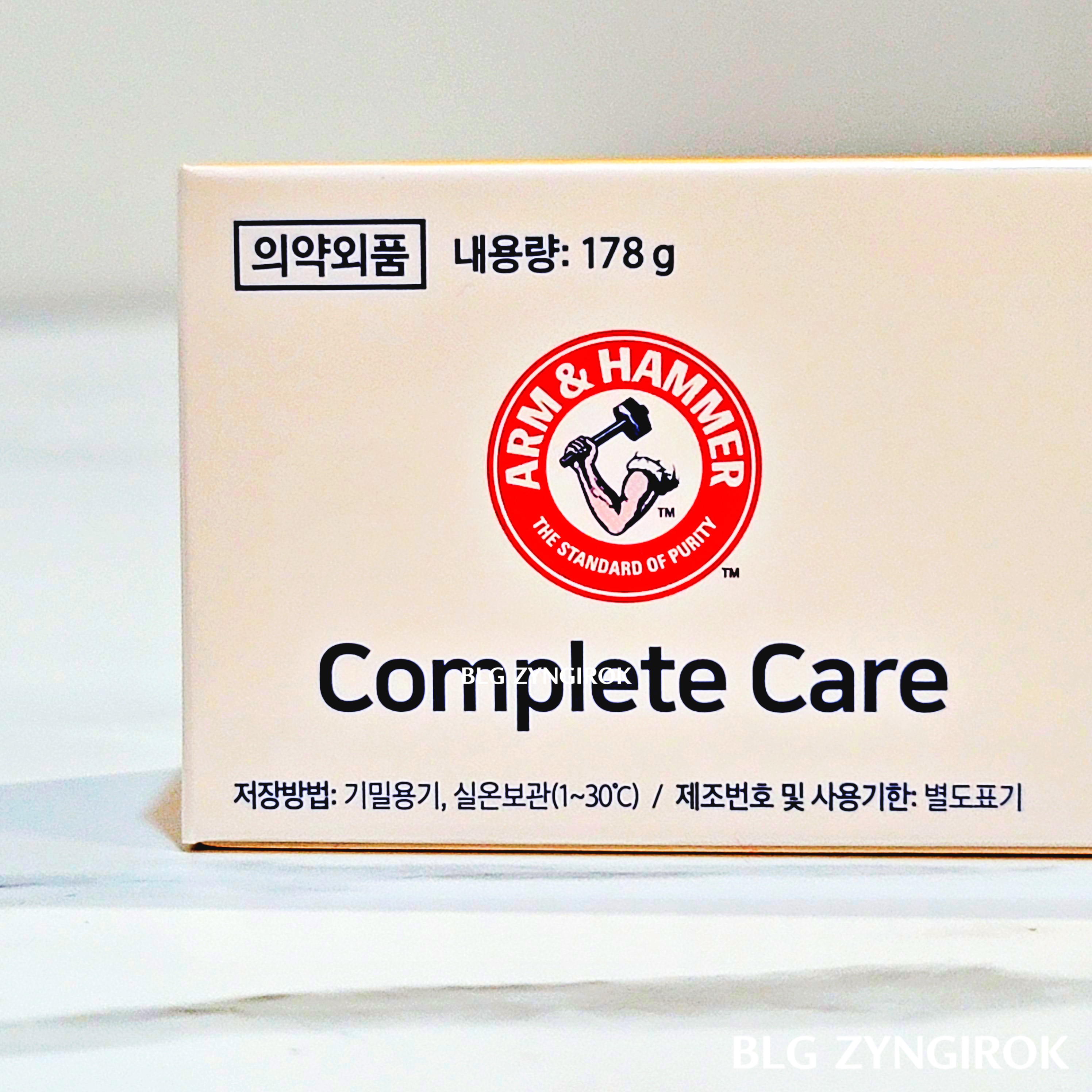 치약 - 암앤해머 컴플리트케어 로고 모습이다.