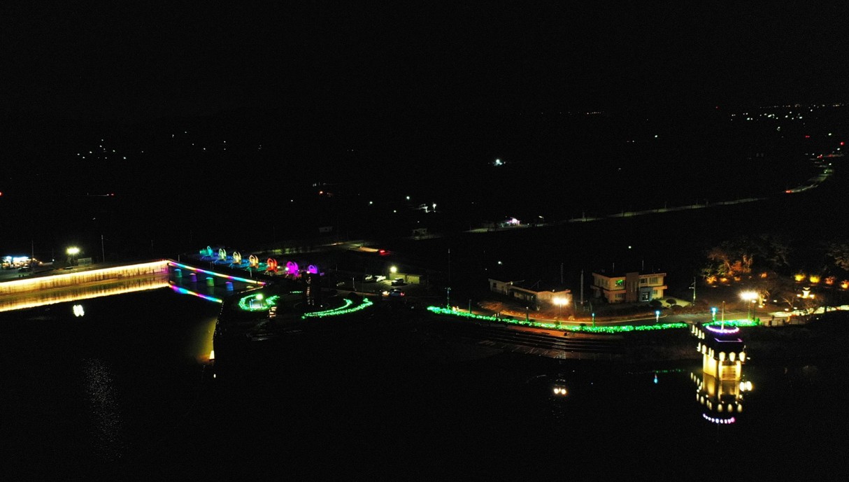 탑정호출렁다리야경