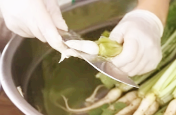 꼭지 반으로 자르기