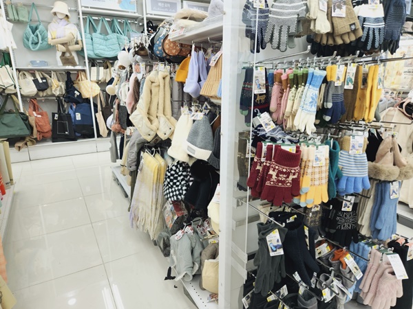 다이소 크리스마스 트리 장식품 겨울용품 인천운서점