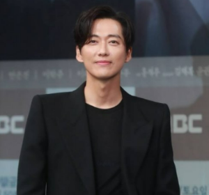 민