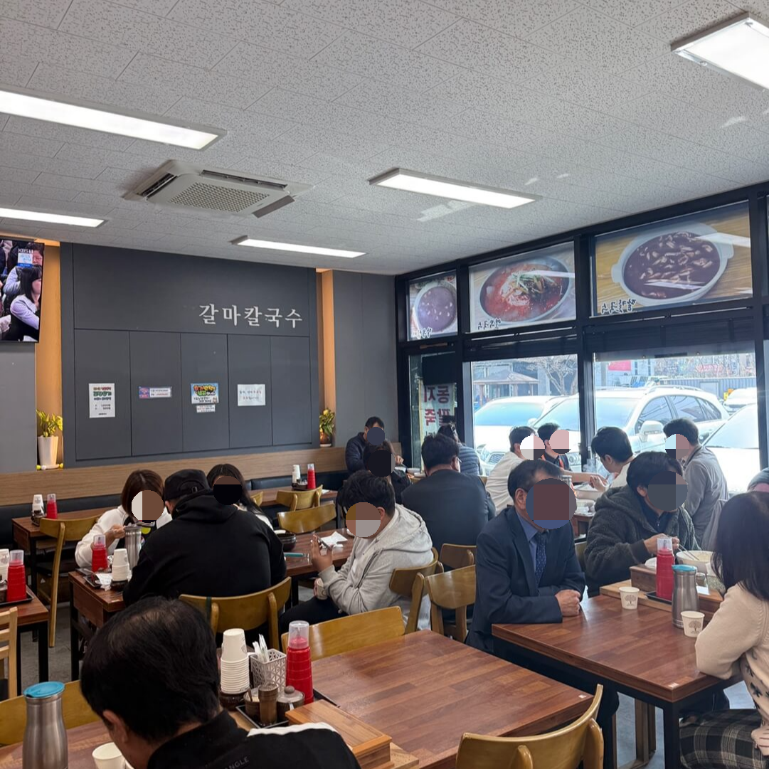 경기도 광주 갈마칼국수 매장 내부 분위기